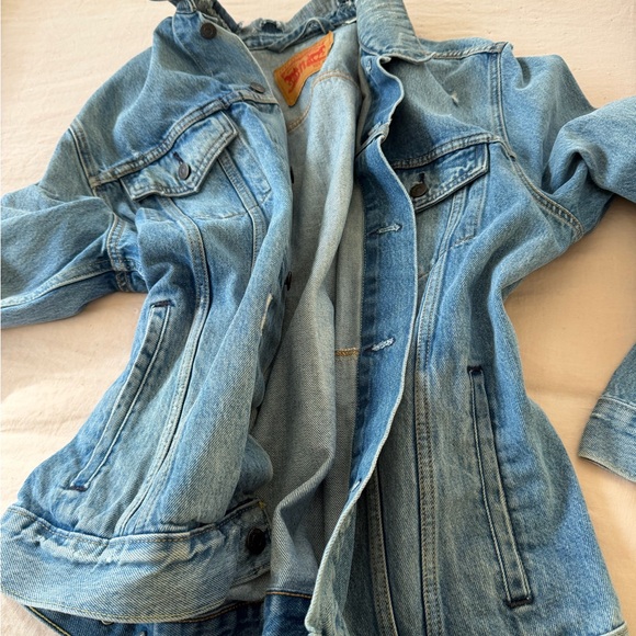 Levi's trucker denim jacket with a distressed look - Picture 3 of 5